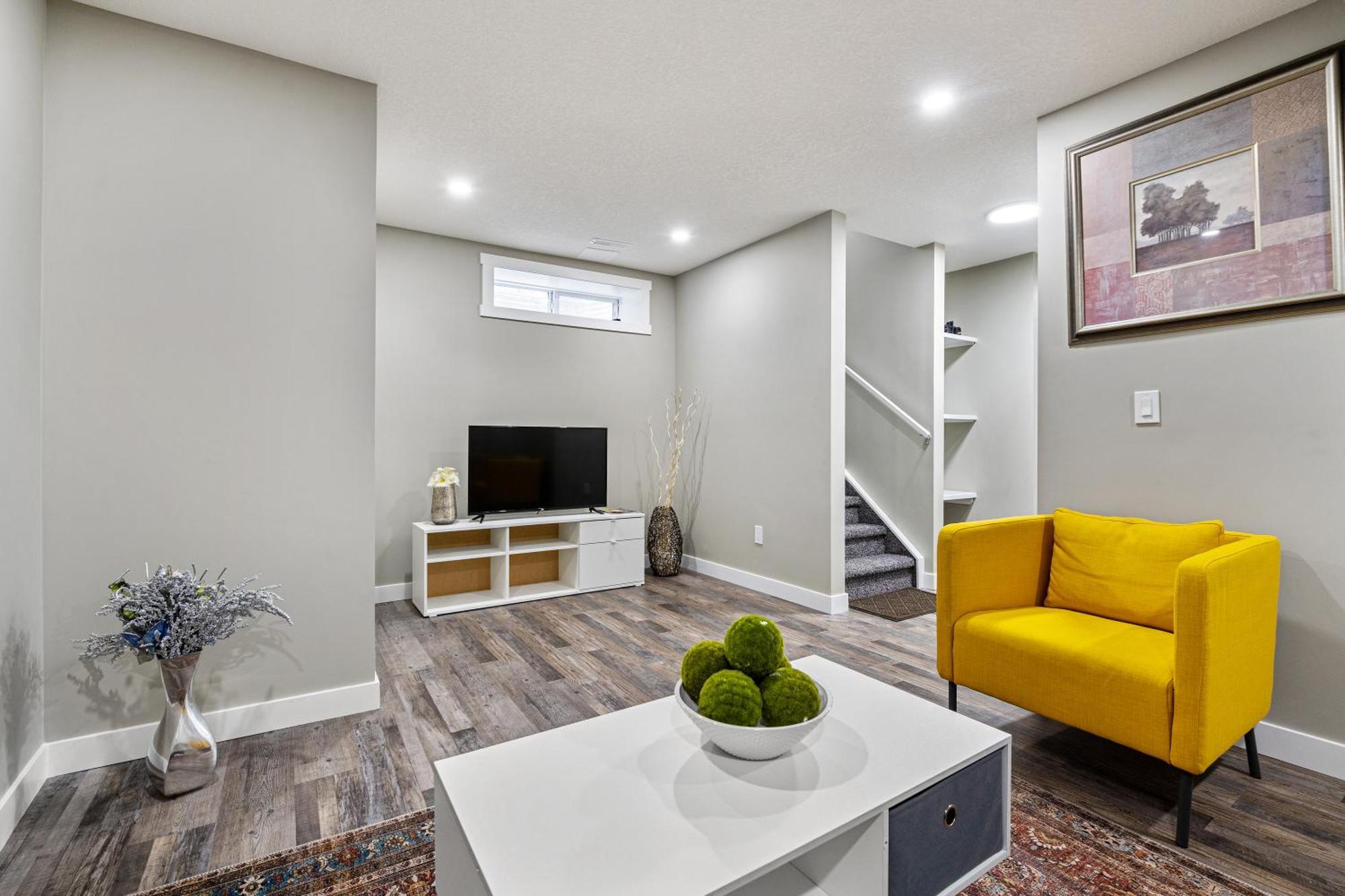 Modern 2 Bedroom Basement Suite With Laundry คาลการี ภายนอก รูปภาพ