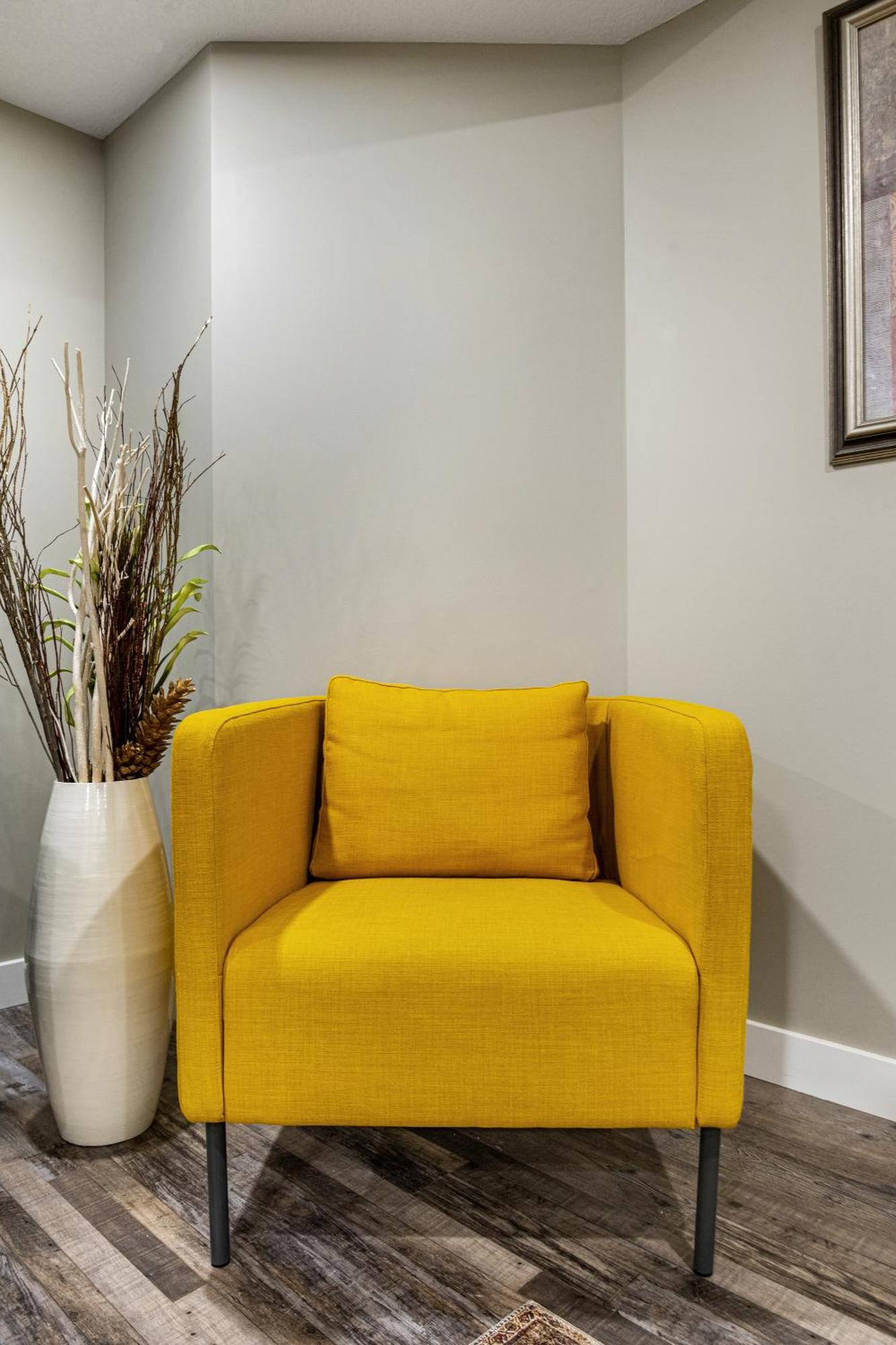 Modern 2 Bedroom Basement Suite With Laundry คาลการี ภายนอก รูปภาพ