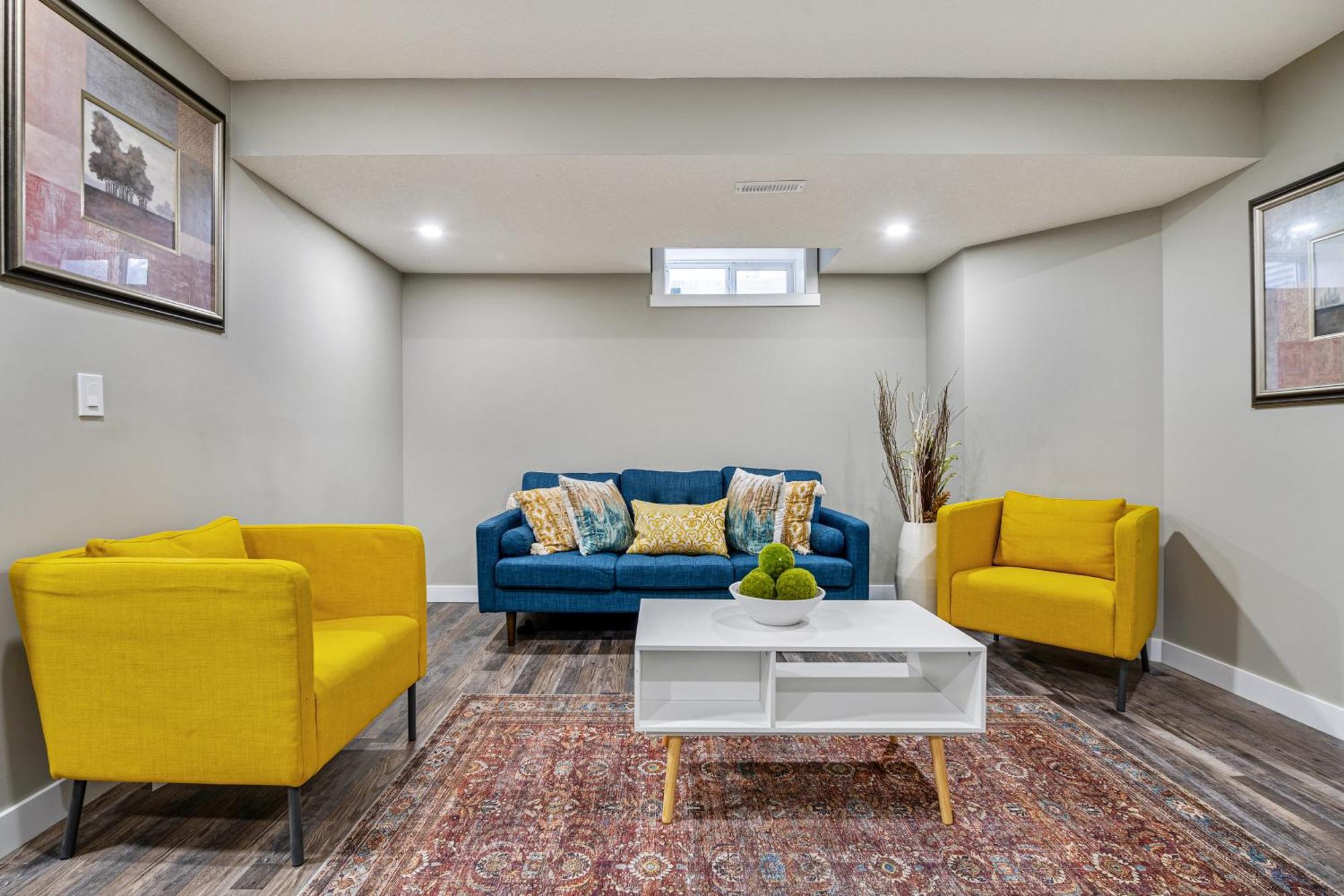 Modern 2 Bedroom Basement Suite With Laundry คาลการี ภายนอก รูปภาพ